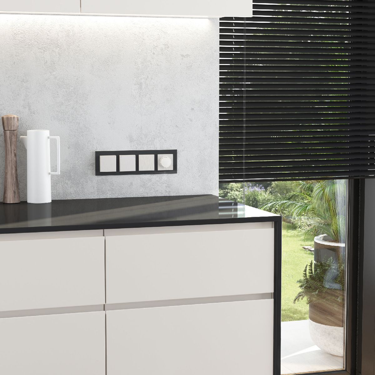 Розетка влагозащишенная с заземлением с защитной крышкой и шторками Werkel перламутровый рифленый W1171213 4690389213106 a069601