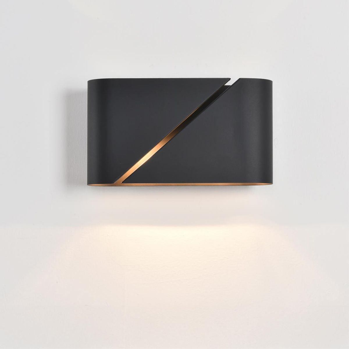 Настенный светильник черный Lumion Moderni Elma 8392/2W