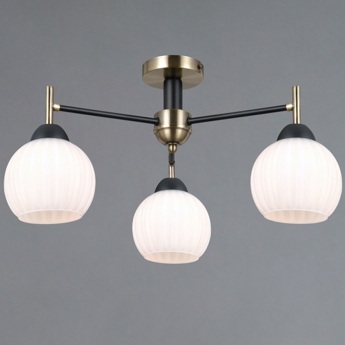 Люстра на штанге Illumico IL0579-3CSQ-25 BK AB TRENTO