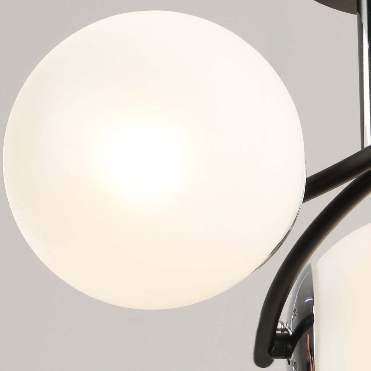 Потолочная люстра Reluce 02318-0.3-03 BK+CH