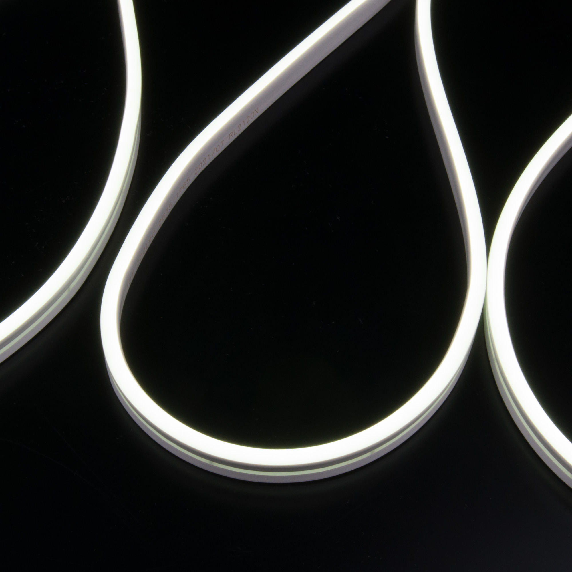 Гибкий неон Elektrostandard 24V 10W 120Led 2835 IP65 холодный белый 5м 4690389176128