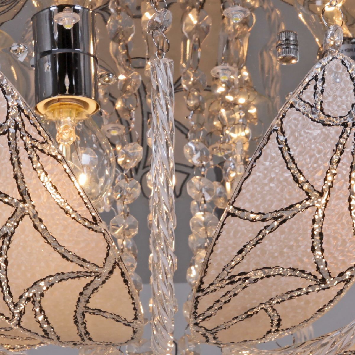 Потолочная люстра Reluce 55815-0.3-04