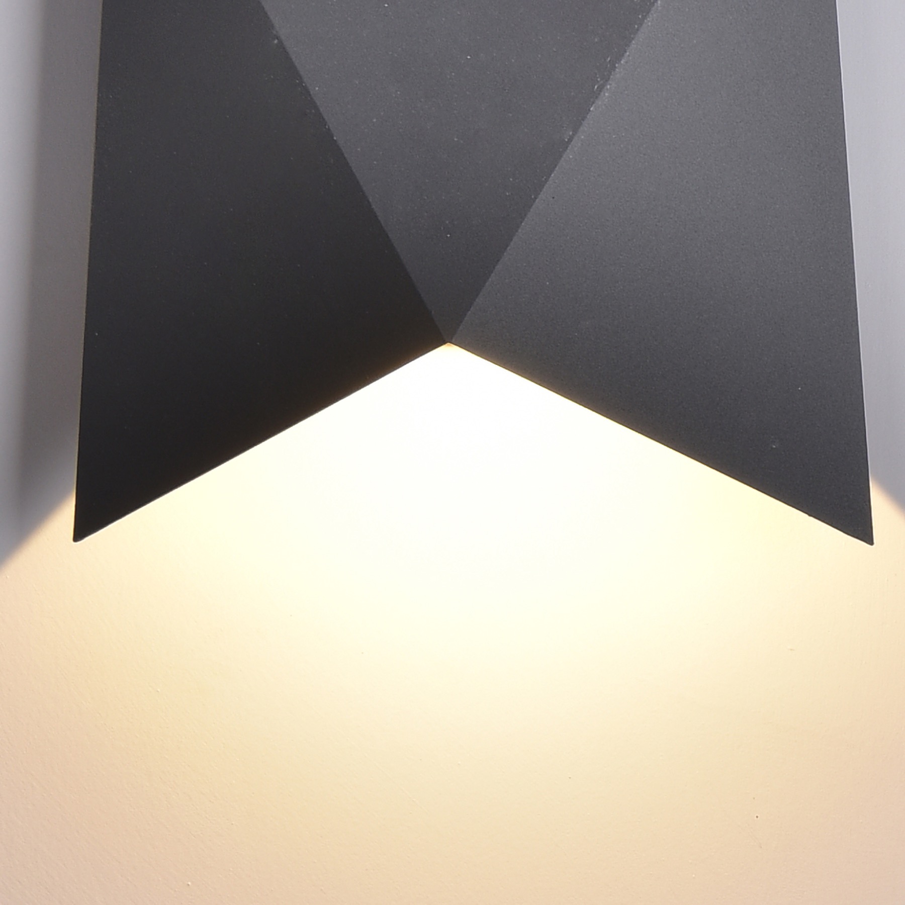 Уличный настенный светодиодный светильник Mantra Triax 6525