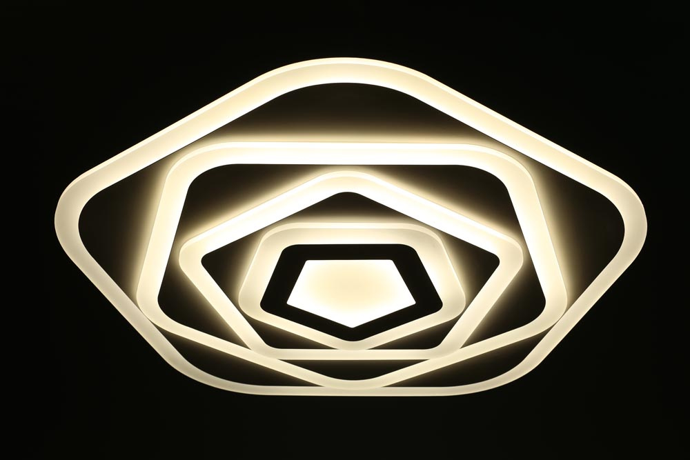 Потолочный светодиодный светильник с пультом ДУ Omnilux Monteluro OML-05407-70