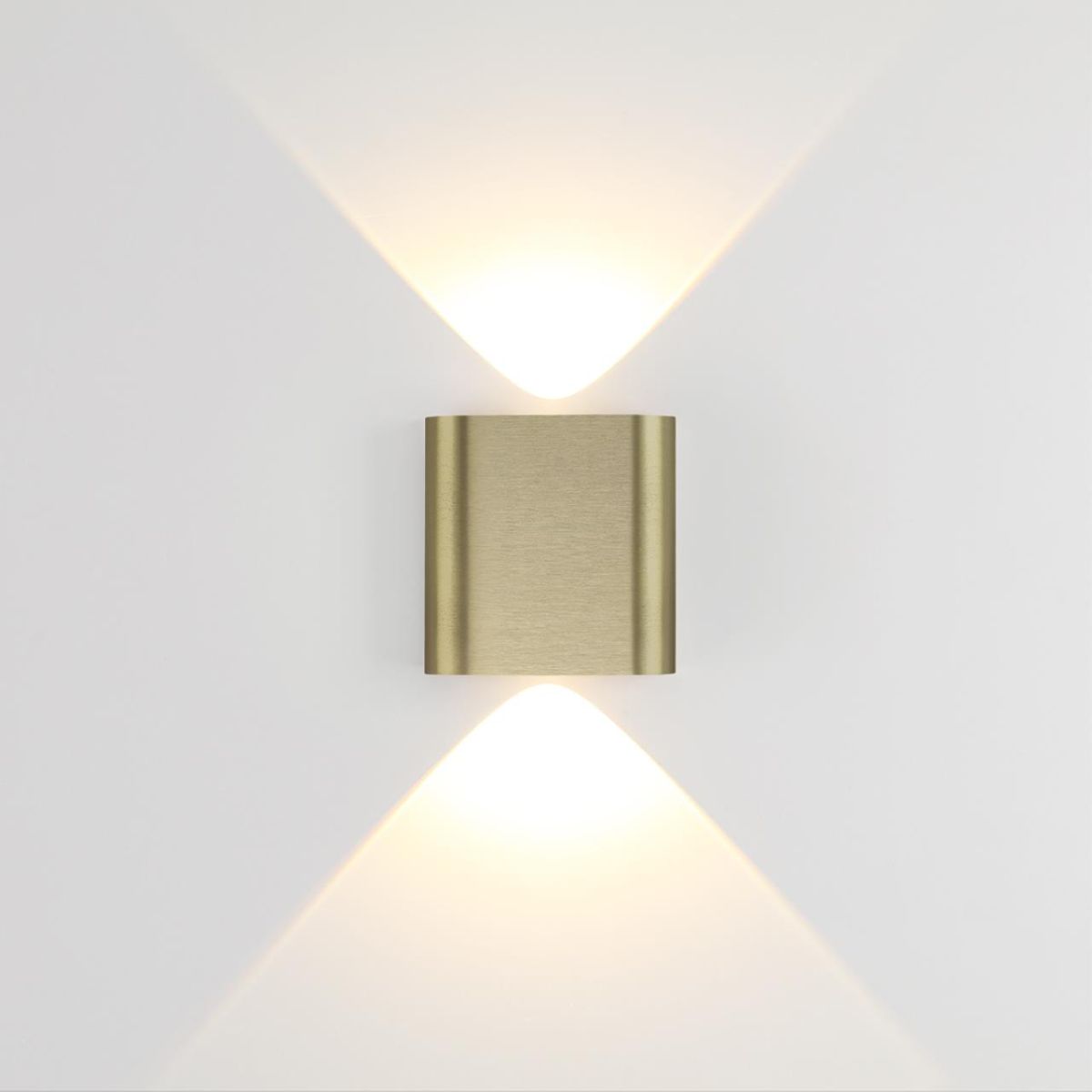 Настенный светильник Odeon Light Hightech Magnum 7107/2WL