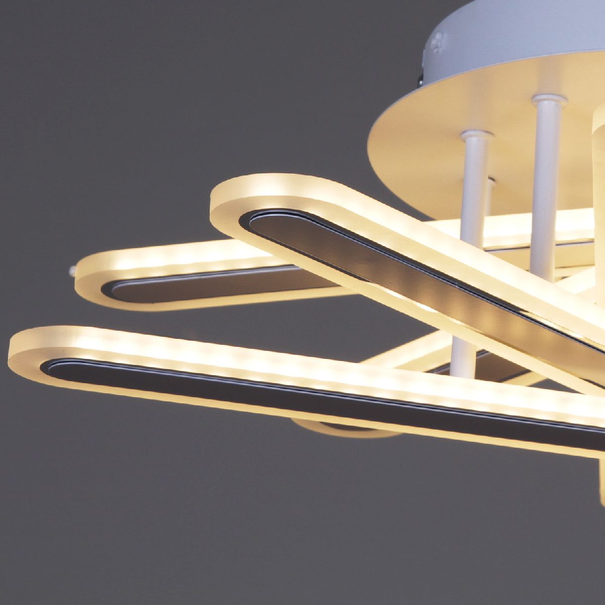 Потолочная люстра Reluce 77641-3.3-500