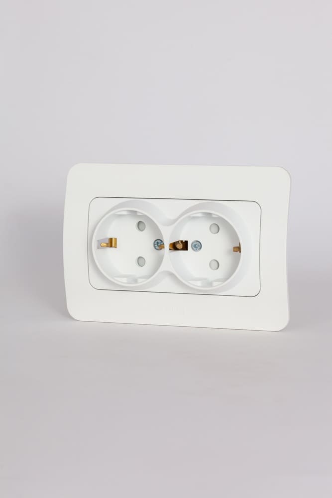 Розетка двухместная с/з с защитой от детей ELBI Jazz 508-016200-917