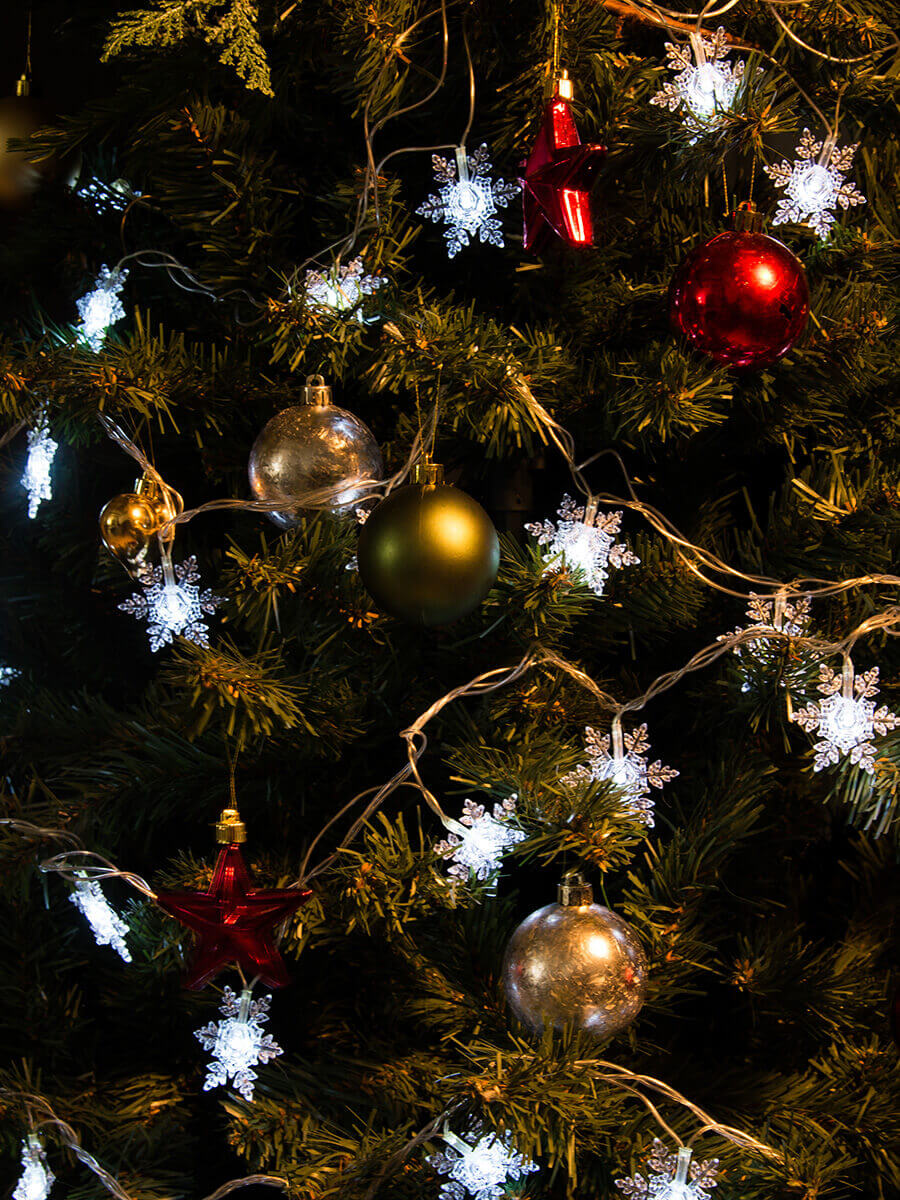 Светодиодная гирлянда (07930) Uniel сакура 220V белый ULD-S0700-050/DTA White IP20 SNOWFLAKES-1