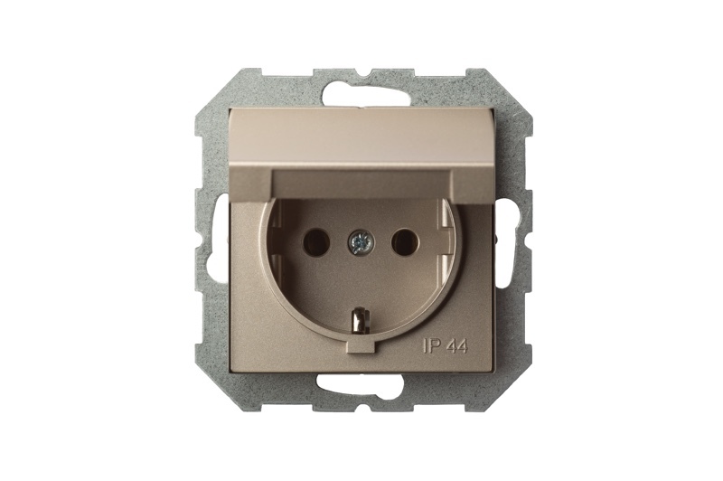 Розетка с заземлением и крышкой Liregus Epsilon 28-313