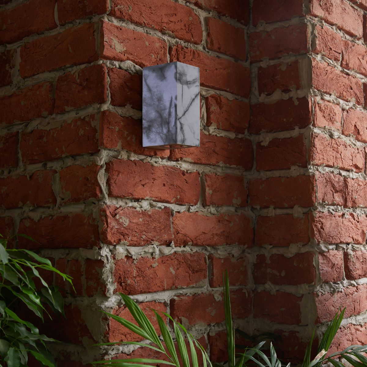 Уличный настенный светильник Uniel UUL-P42A 2х6W/GU10 IP65 MARBLE UL-00011362