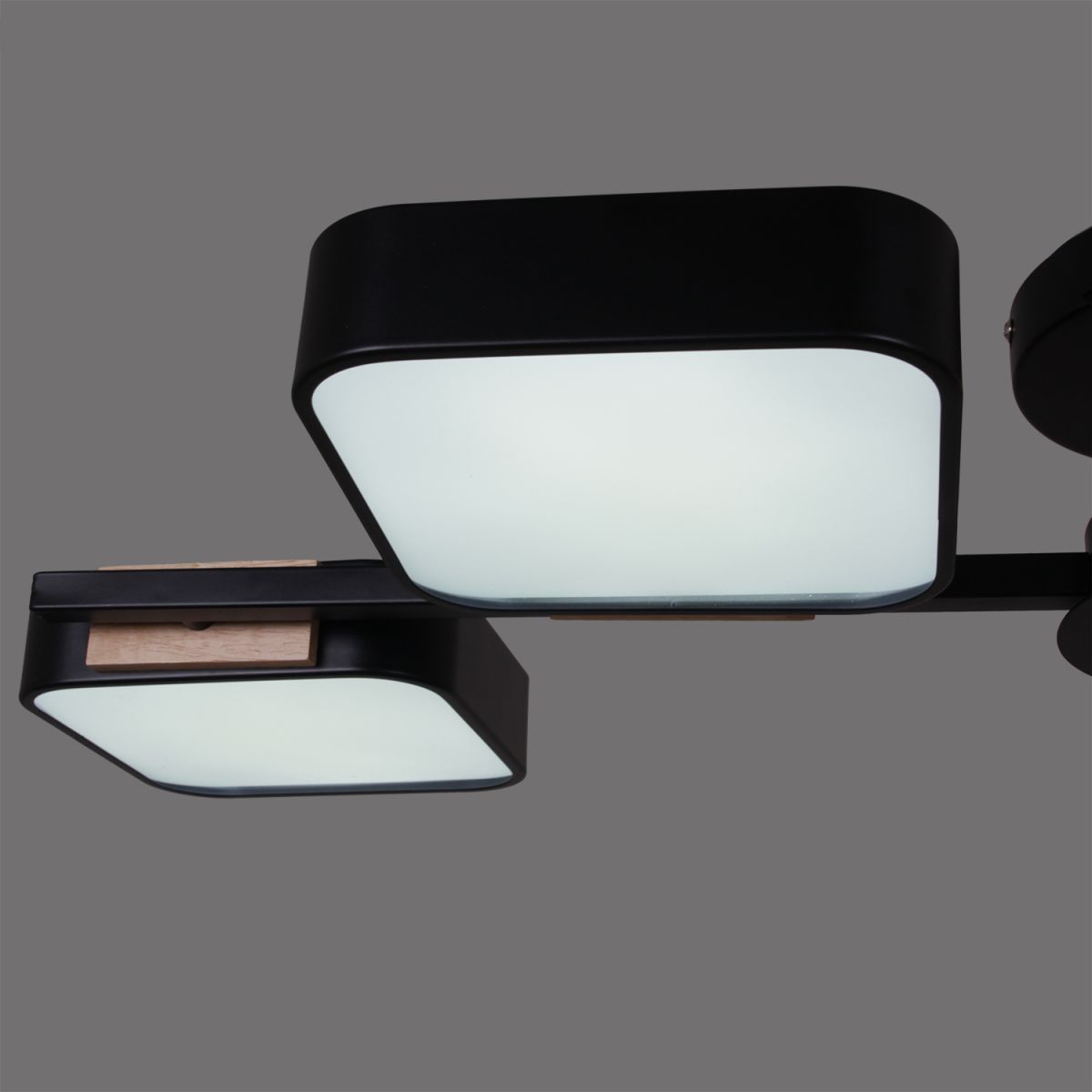 Люстра на штанге Reluce 03361-0.3-04 BK+WOOD