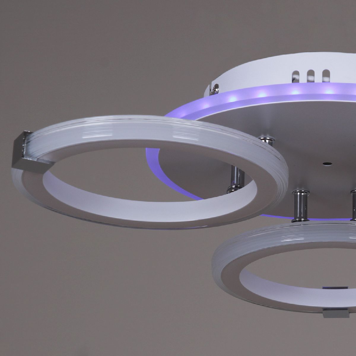 Потолочная люстра Reluce 06319-3.3-03 WH+CR (RGB)