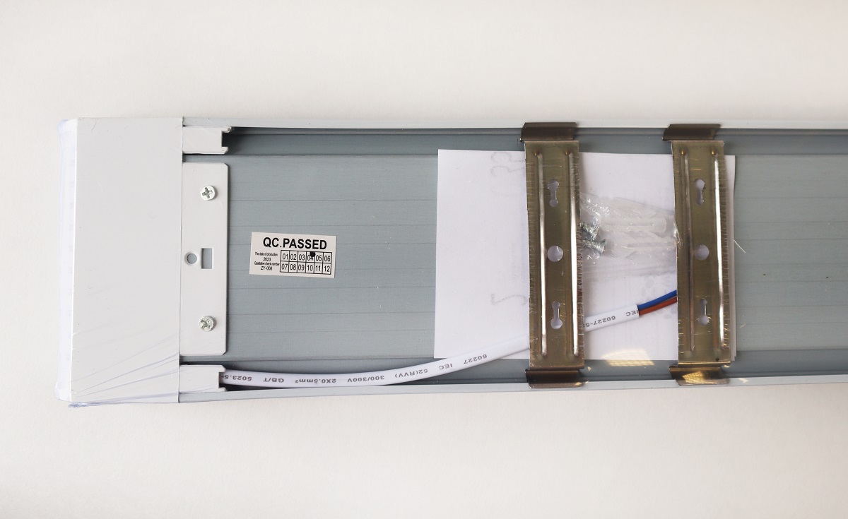 Линейный потолочный светильник i-Watt i-14115