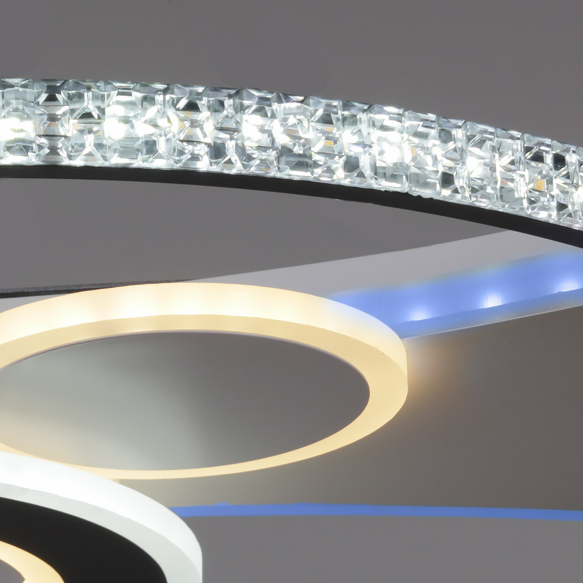 Потолочная люстра Reluce 07074-0.3-550