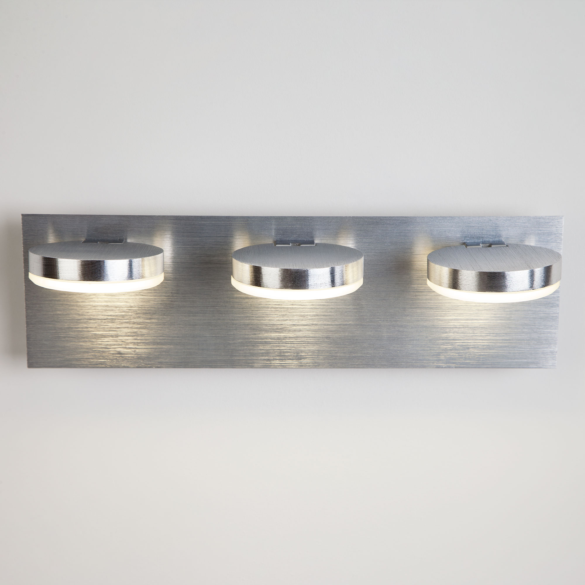 Настенный светодиодный светильник Eurosvet Cover 20004/3 алюминий