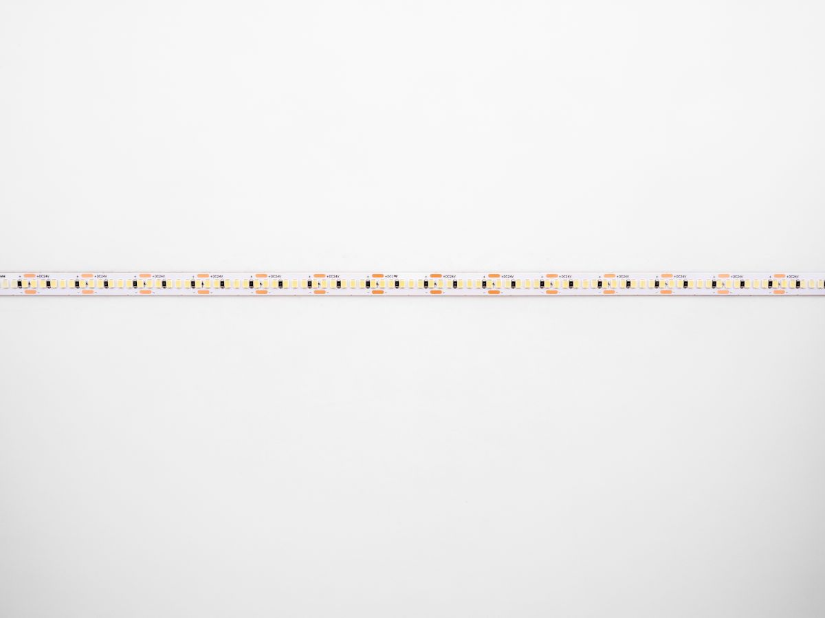 Светодиодная лента LEDS POWER 2835 240/м (18Вт/м) 24В холодная 006574