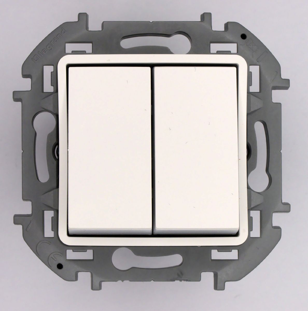 Переключатель двухклавишный Legrand Inspiria 673655