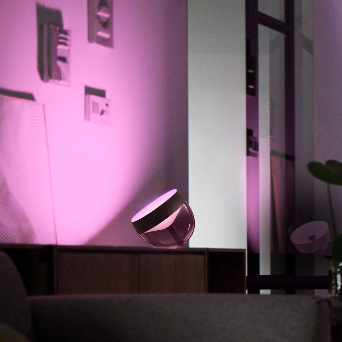 Умная настольная лампа Philips Hue Iris gen4 EU/UK black 929002376201