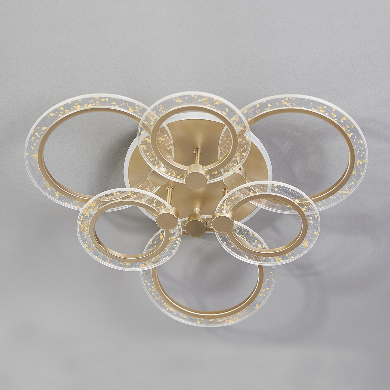 Потолочная светодиодная люстра с пультом управления Escada Enigma 10225/6LED Gold