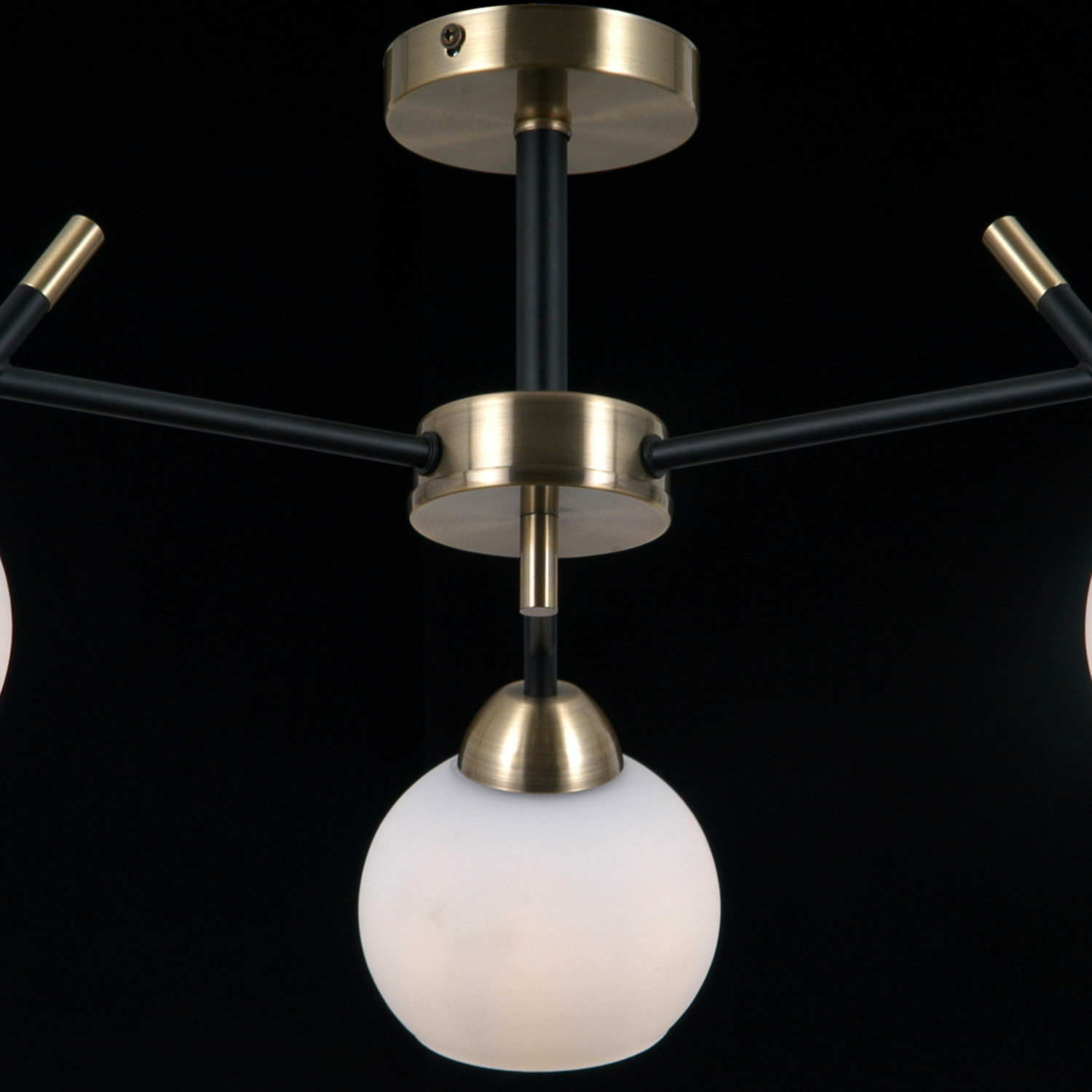 Люстра на штанге Illumico IL0375-3CBSQ-79 BK WT