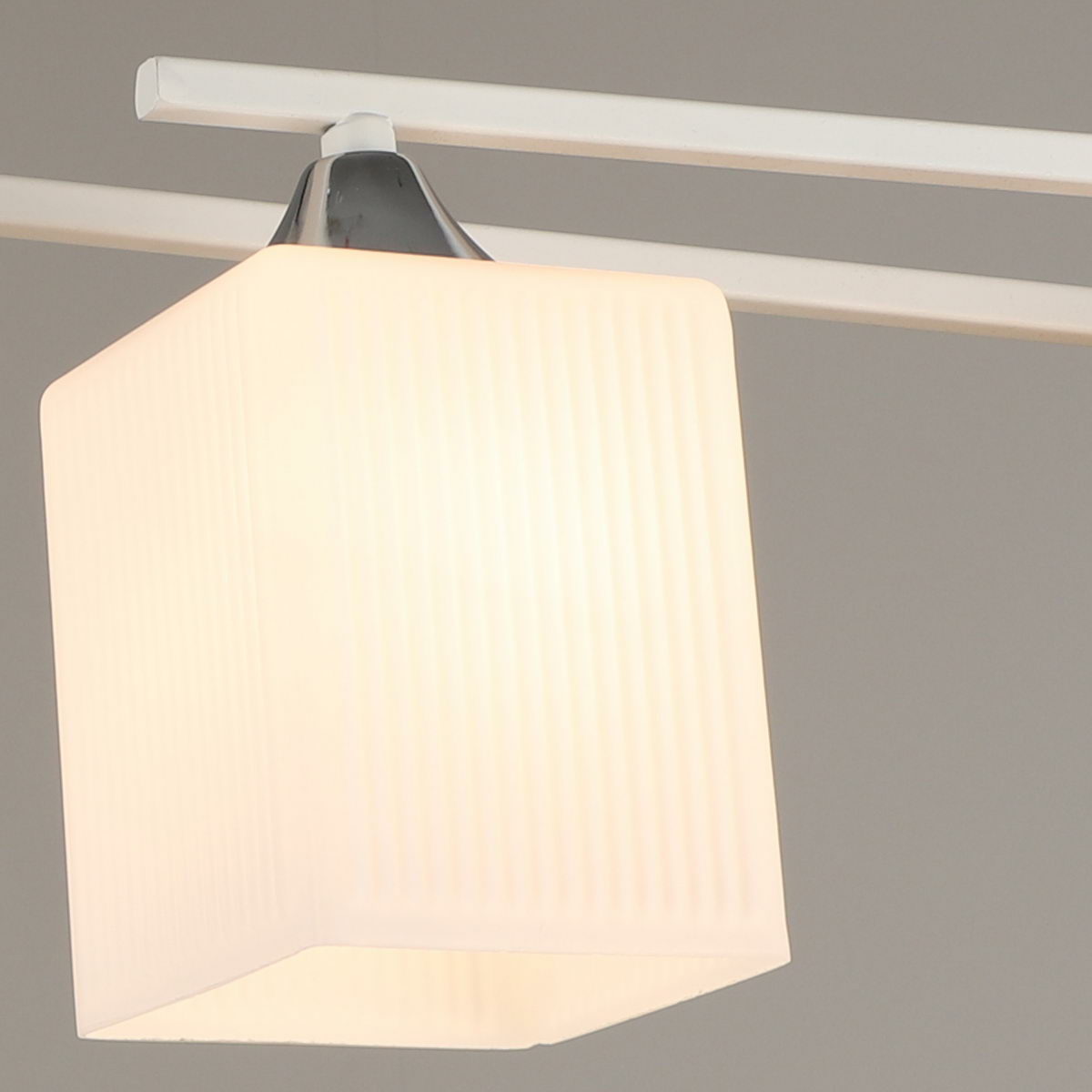 Потолочная люстра Reluce 04600-0.3-04