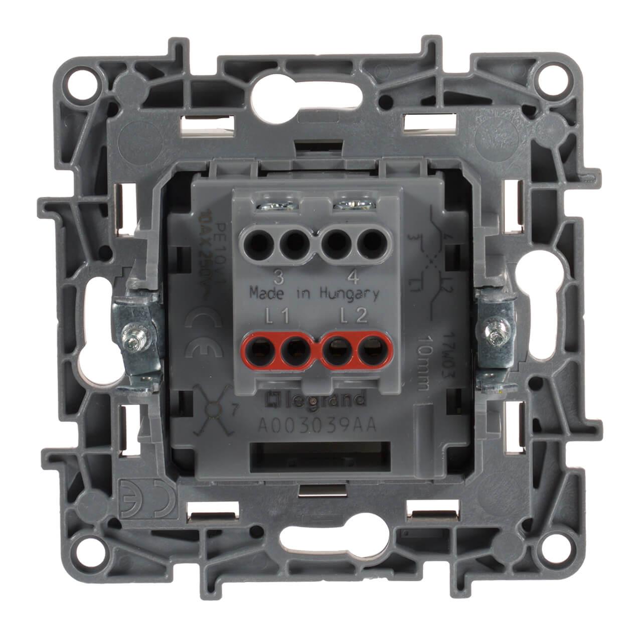 Переключатель одноклавишный промежуточный Legrand Etika 10A 250V белый 672209