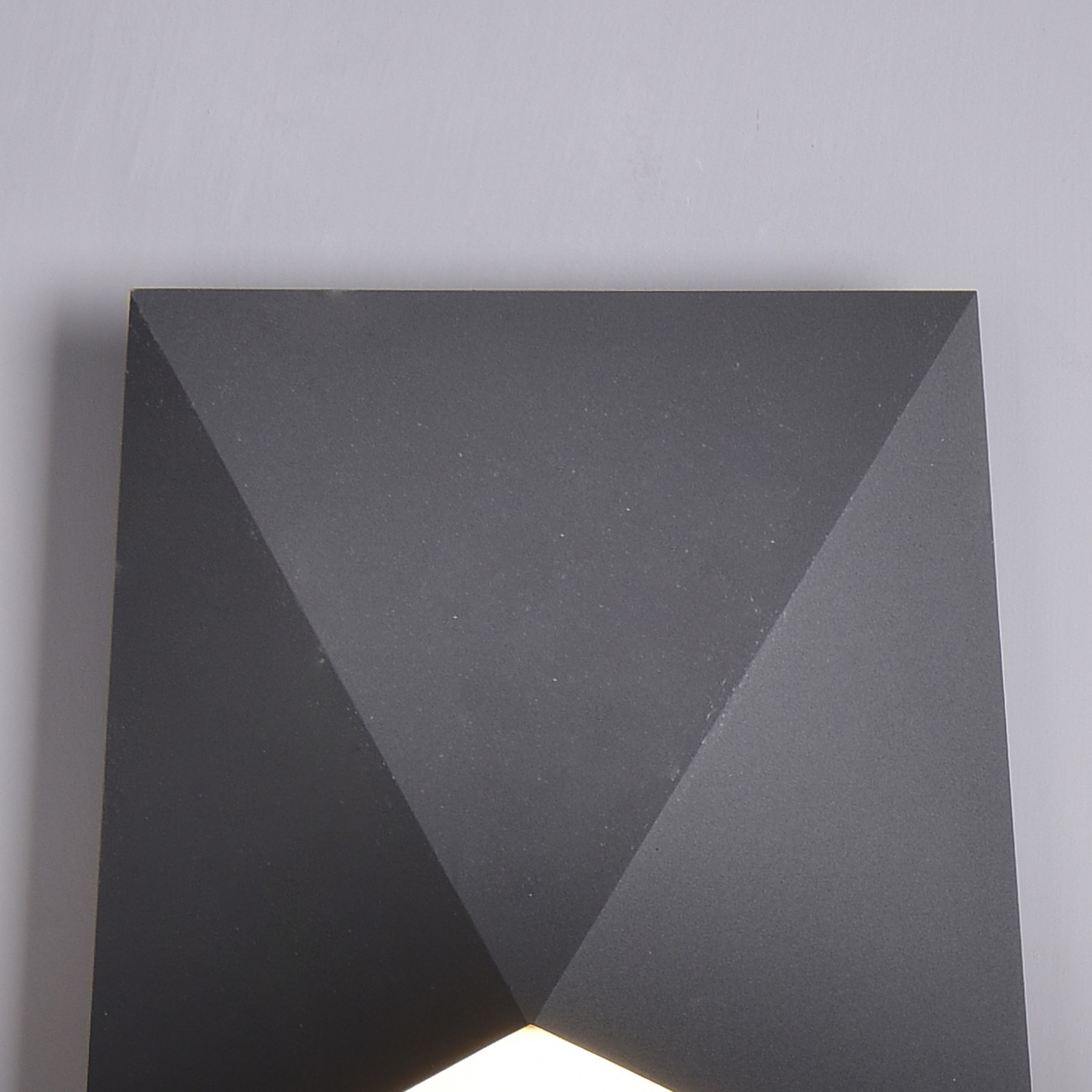 Уличный настенный светодиодный светильник Mantra Triax 6525