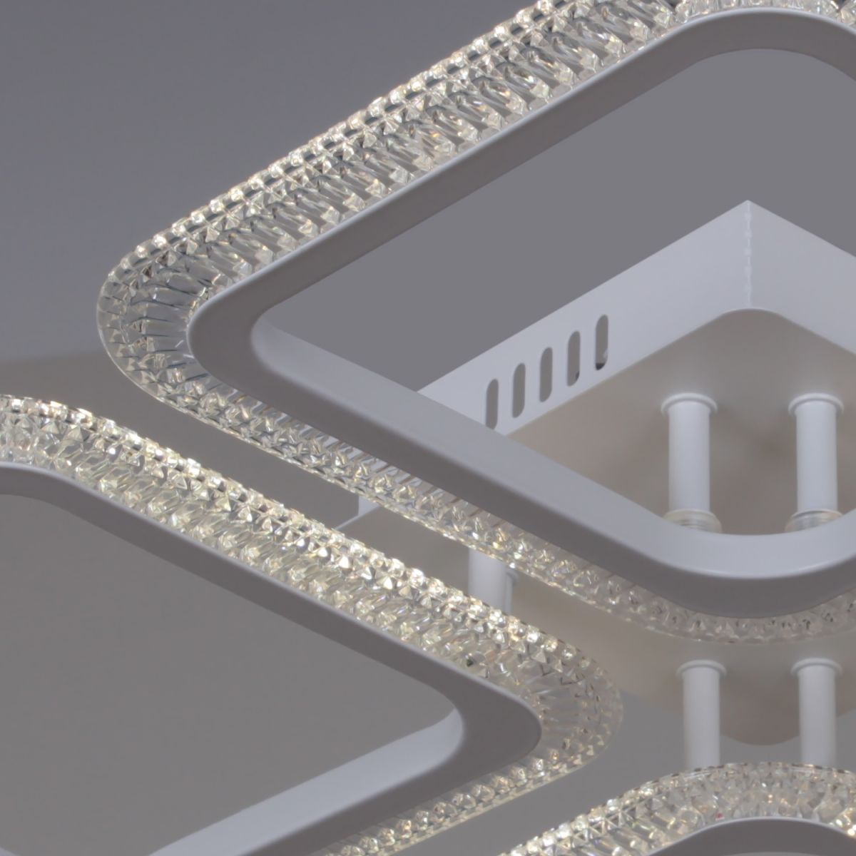 Потолочная люстра Reluce 09838-0.3-04 WH