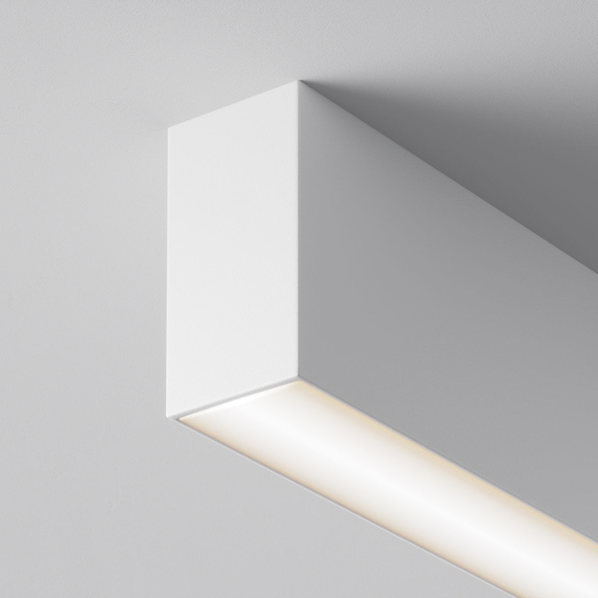 Линейный потолочный светильник Maytoni Basis C068CL-12W3-6K-W