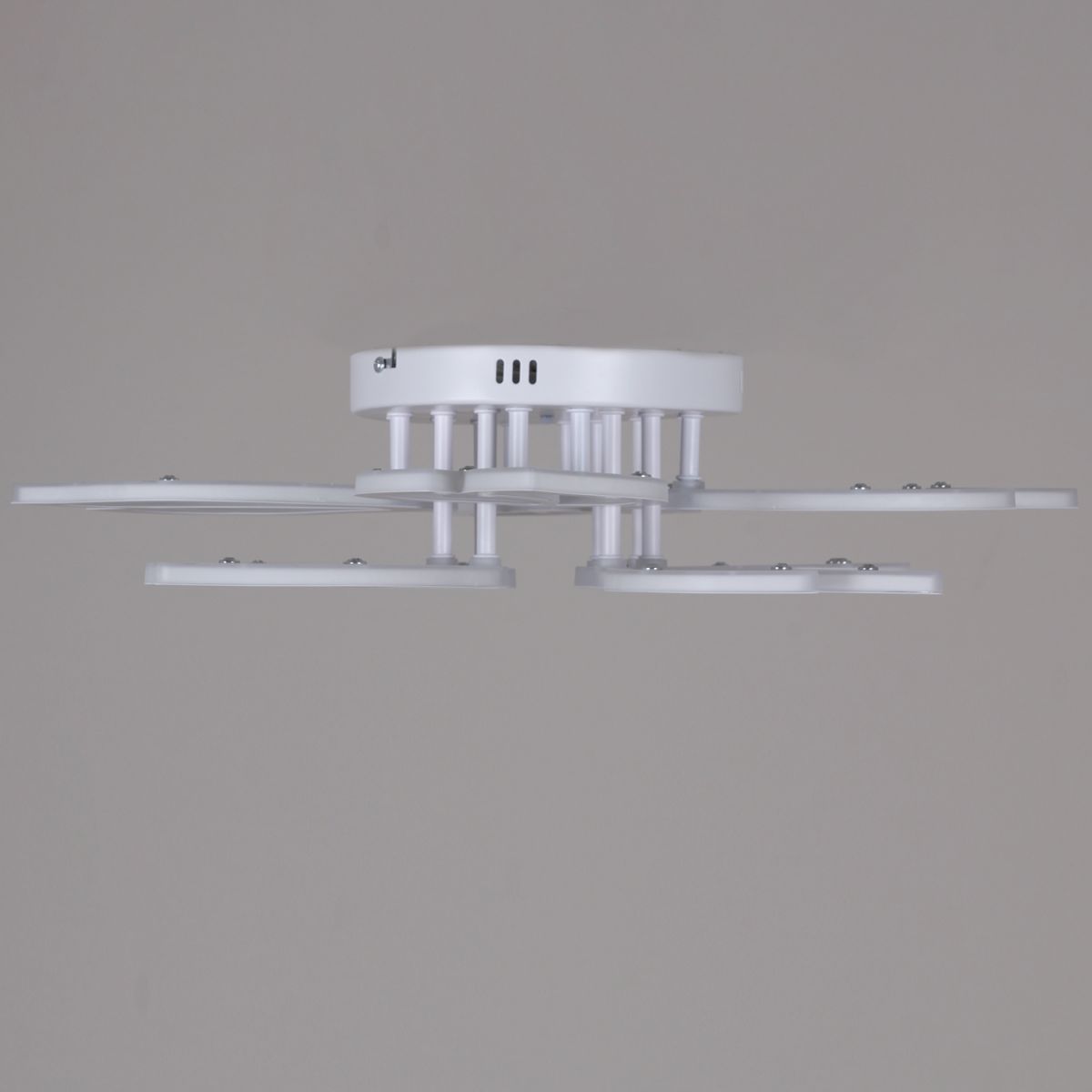 Потолочная люстра Reluce 00150-0.3-4+4 WH