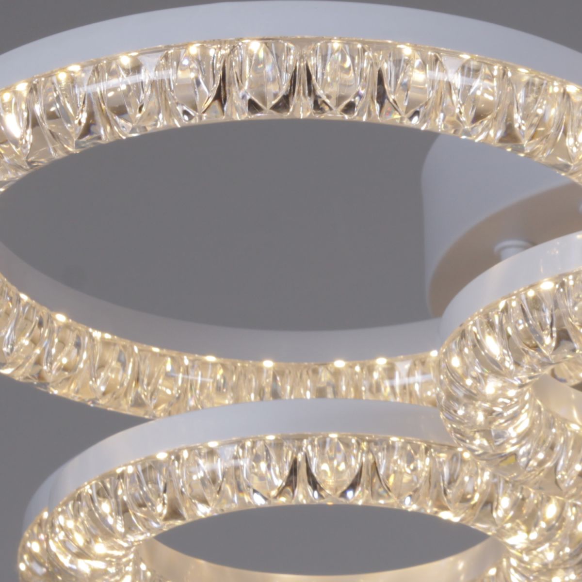 Потолочная люстра Reluce 09847-0.3-4+4A WH