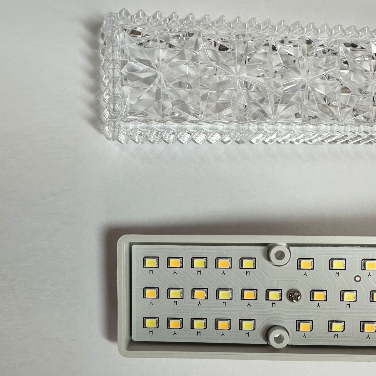 Потолочная люстра Reluce 64430-0.3-06C WH