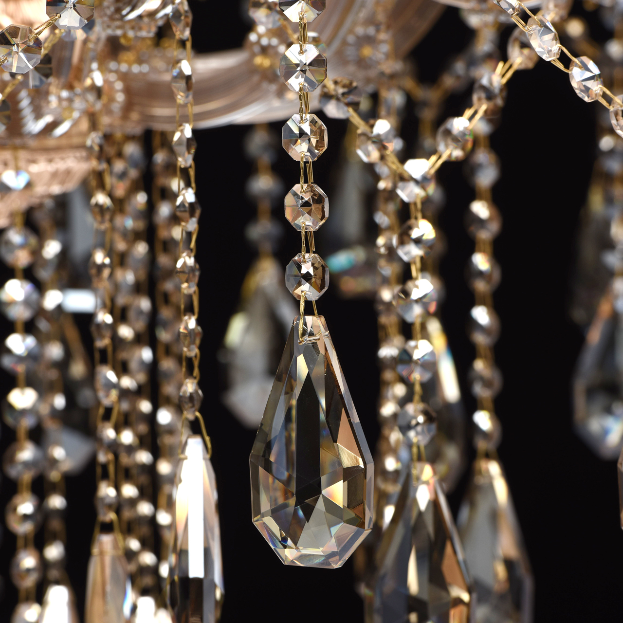 Подвесная люстра Chiaro Одетта 405010316 в Москве