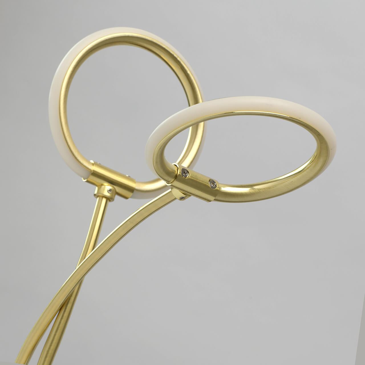 Настольная лампа De Markt Этингер 3 704031702