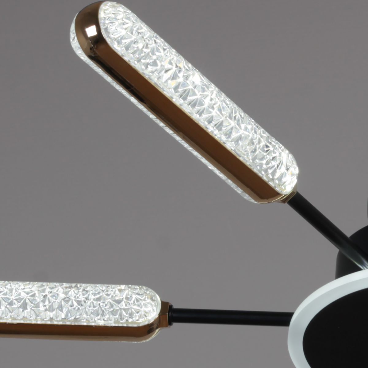 Потолочная люстра Reluce 08290-0.3-08 BK+GD