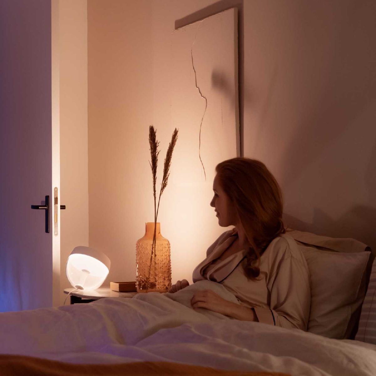 Умная настольная лампа Philips Hue Q4'20 Iris gen4 EU/UK gold 929002376401
