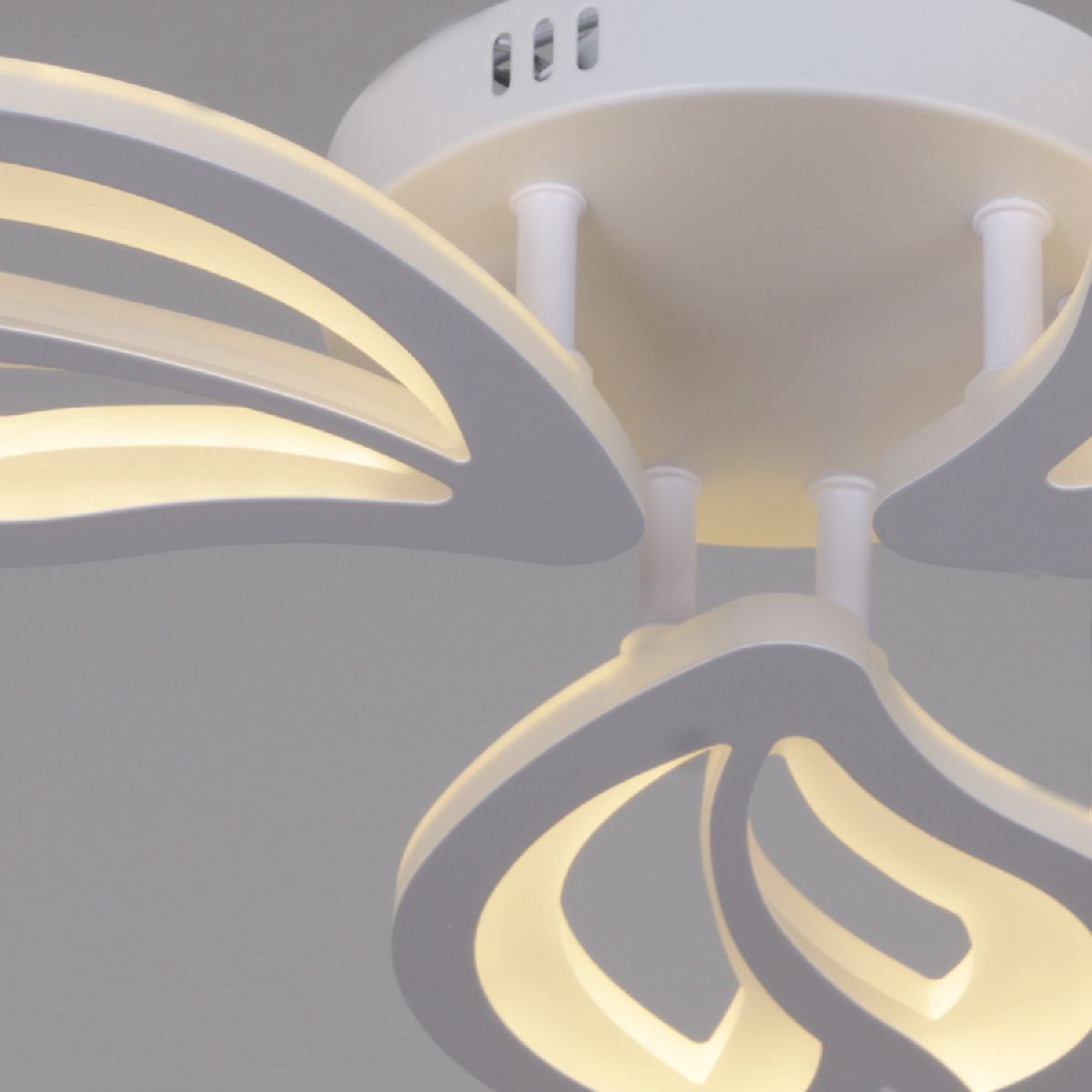 Потолочная люстра Reluce 05100-0.3-03 WH