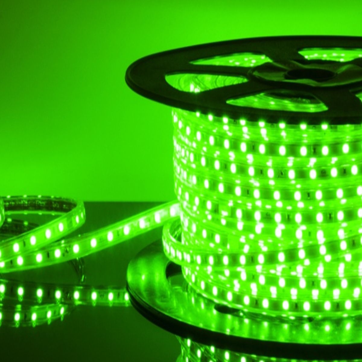 Светодиодная лента Эра 220В 5050 7,2Вт/м RGB 20м IP67 LS5050-7,2-30-220-RGB-IP67-20m Б0043096