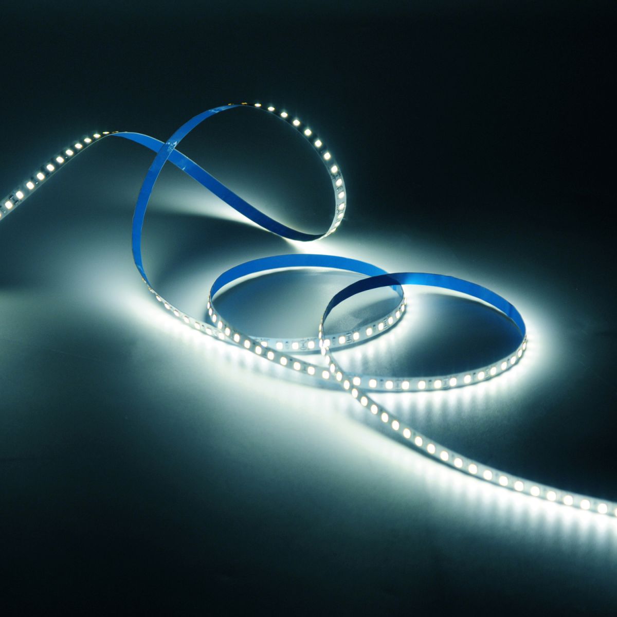 Светодиодная лента Gauss Basic 12В 2835 14,4Вт/м 4000K 2м IP20 BT081