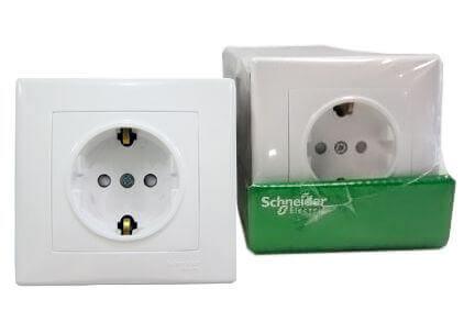 Розетка Schneider Electric Sedna с/з со шторками 16A 250V SDN3000341