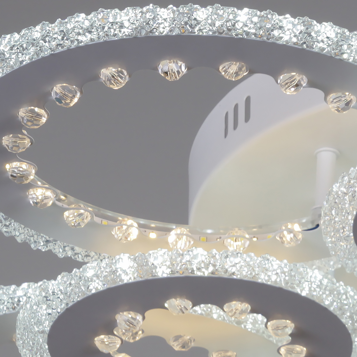 Потолочная люстра Reluce 08451-0.3-5+5C WH