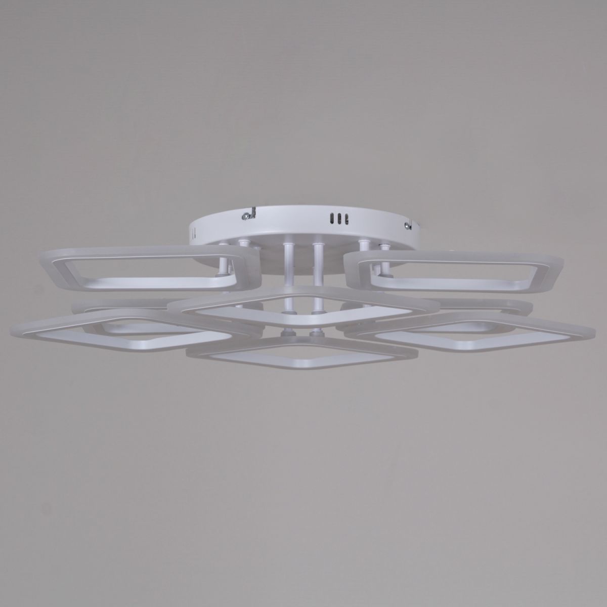 Потолочная люстра Reluce 05105-0.3-4+4 WH