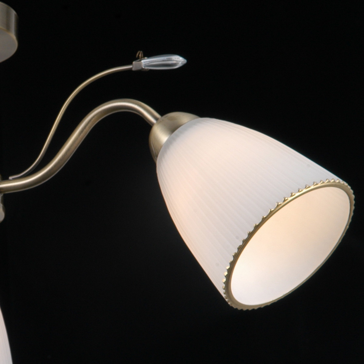 Люстра на штанге Illumico IL0308-3CSQ-29 AB