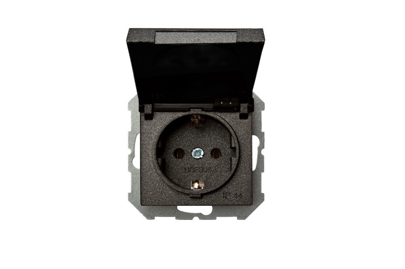 Розетка с заземлением и крышкой Liregus Epsilon 28-1065