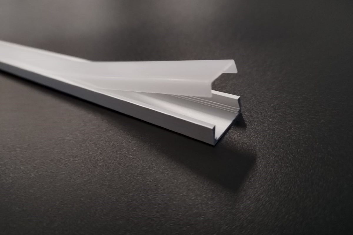 Накладной алюминиевый профиль М1506 Fiberli 14120101