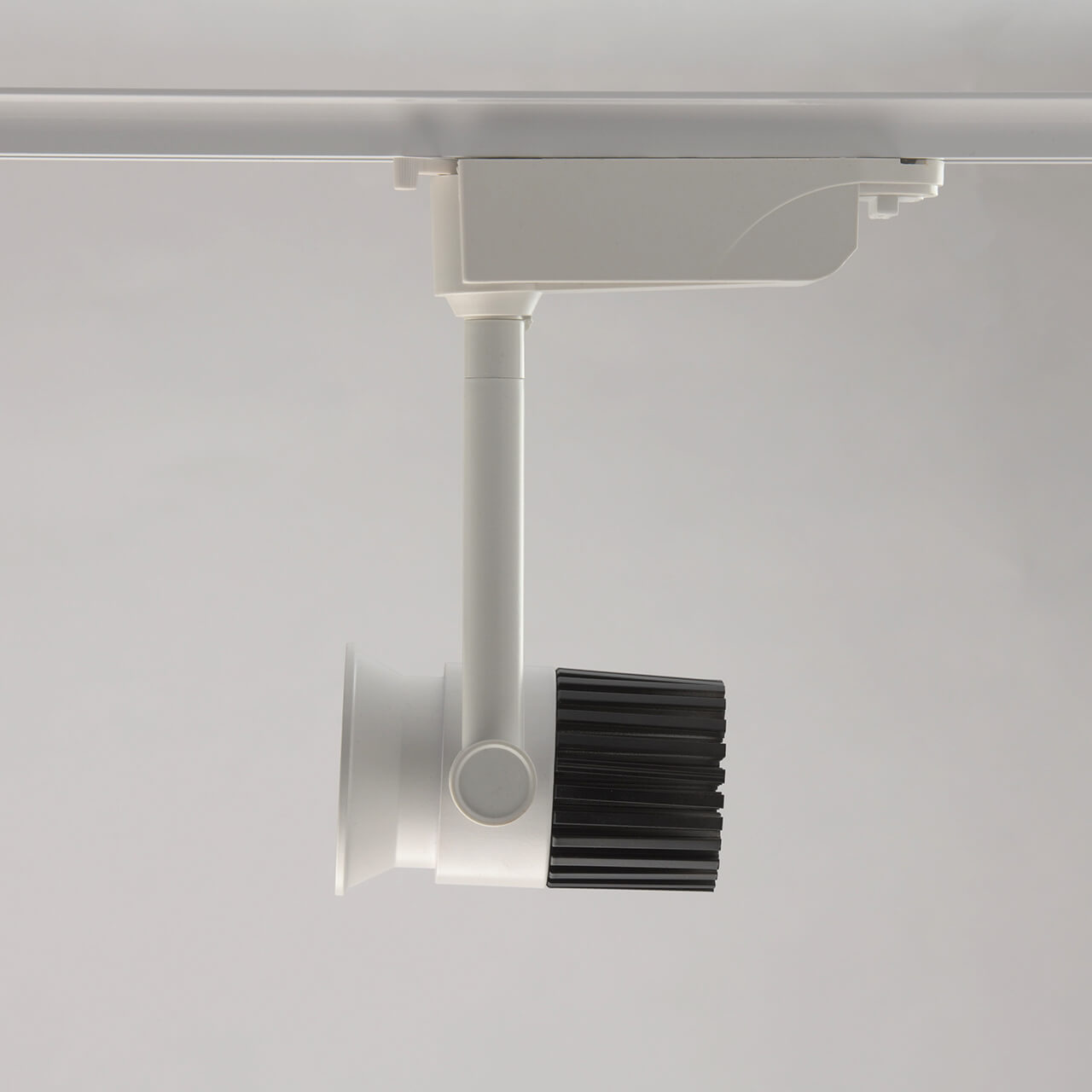 Трековый светодиодный светильник De Markt Трек-система 550010101