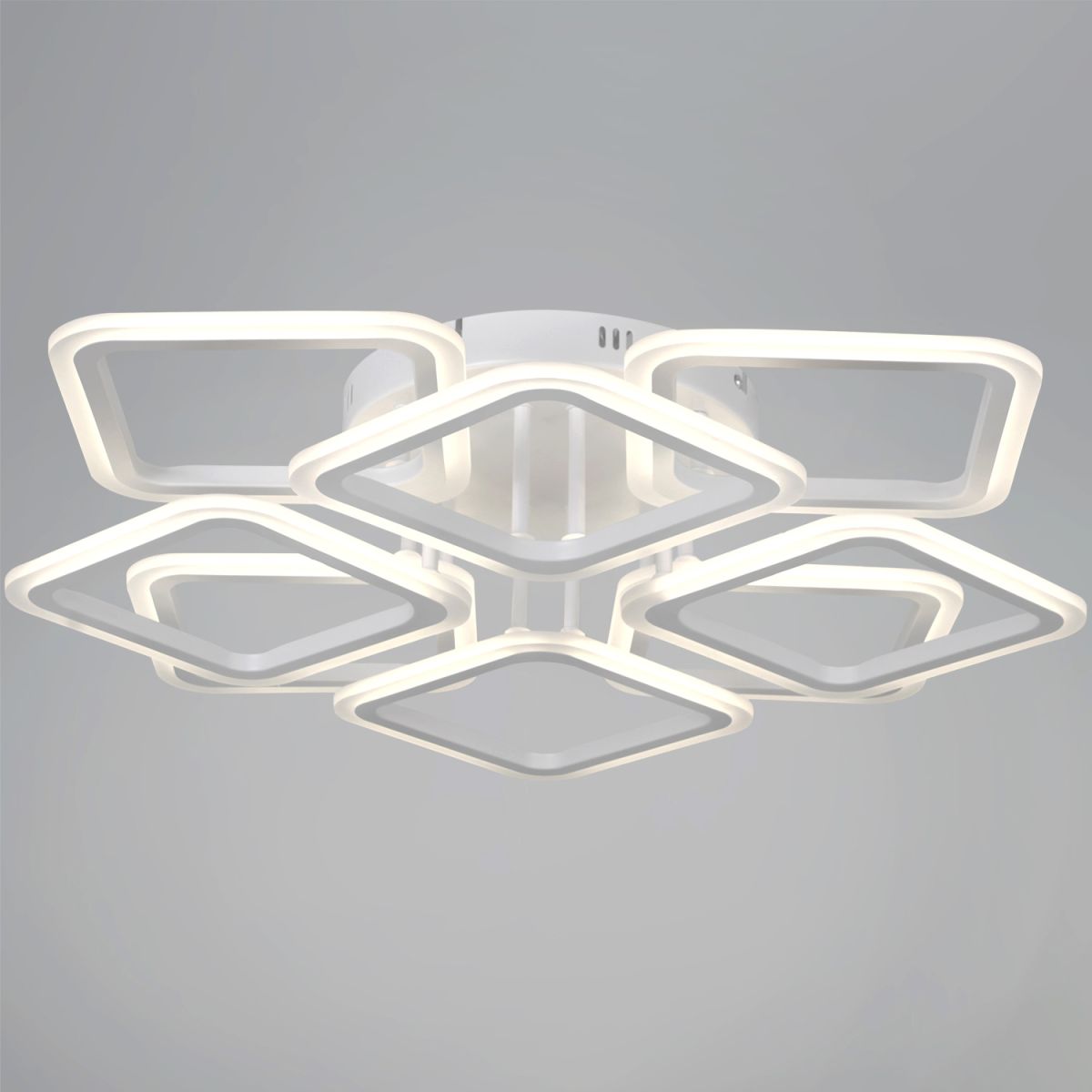 Потолочная люстра Reluce 05105-0.3-4+4 WH