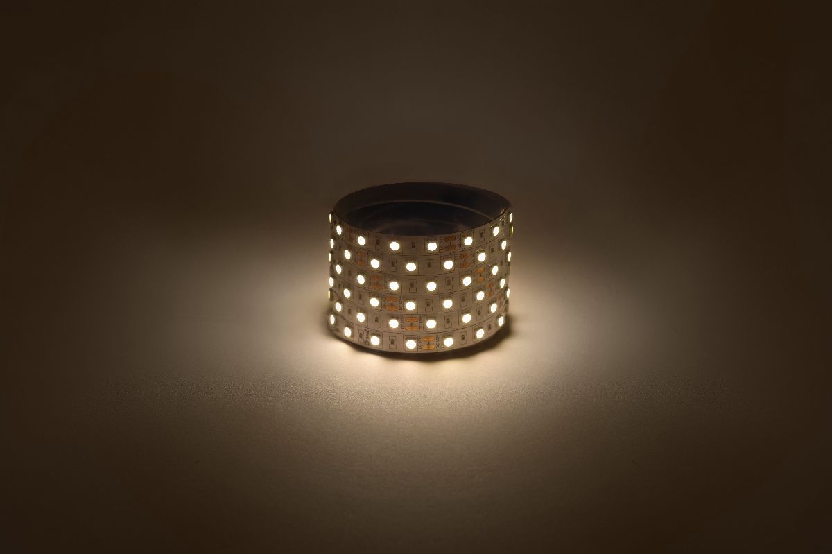 Светодиодная лента Эра 12В 5050 14,4Вт/м 3000K 5м IP20 LS5050-14,4-60-12-3000K-IP20-1 year-5m Б0059909