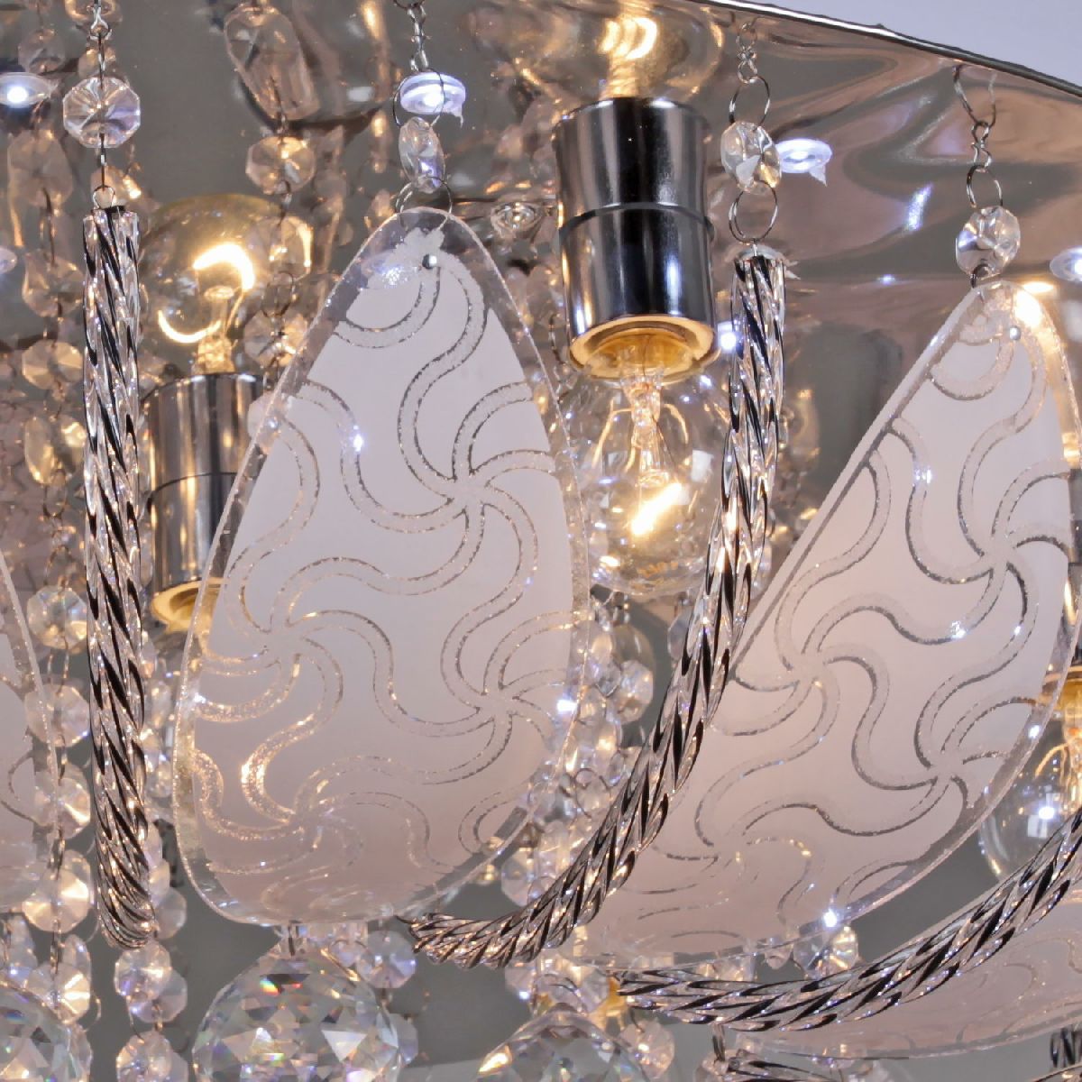 Потолочная люстра Reluce 55577-0.3-08