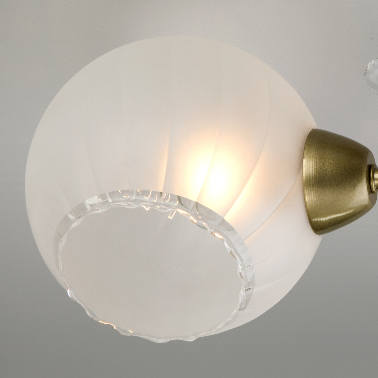 Потолочная люстра Eurosvet Jeanne 30146/3 перламутровое золото